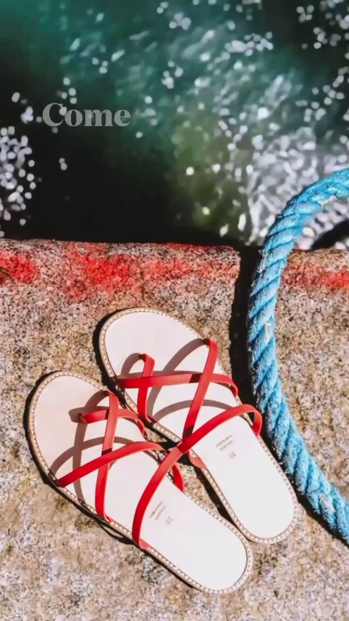 Carica il video: Video che mostra come vengono realizzati i sandali